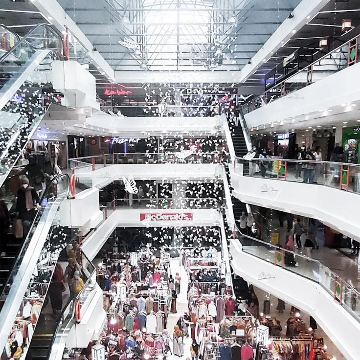 Family-friendly shopping and daily life in United States